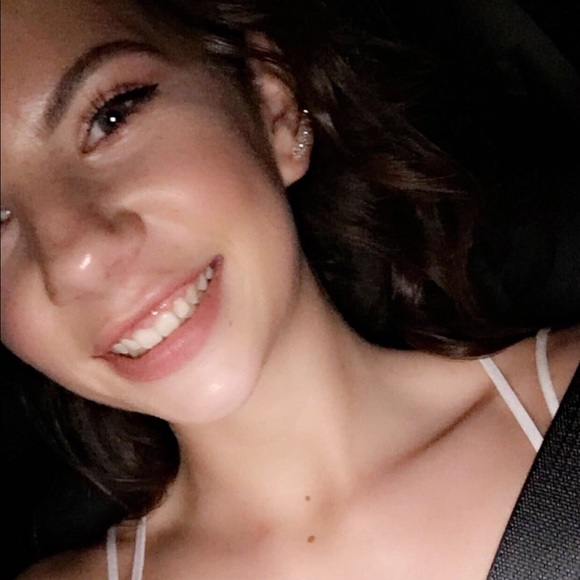 Meet your Posher, Isabelle - Picture 1 of 1