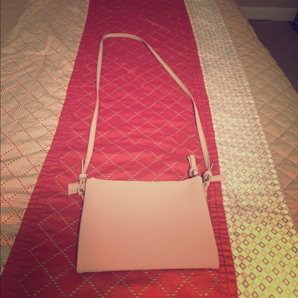 Cute beige purse. Never used!!