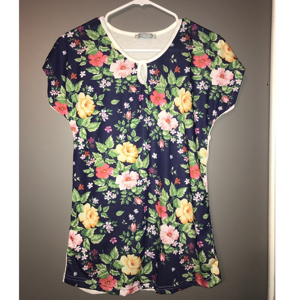Floral Top W/Keyhole