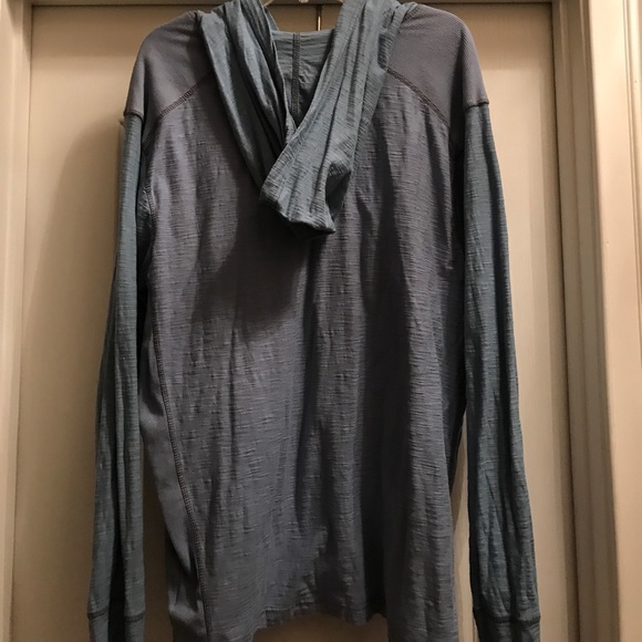 Men's Top - Picture 2 of 2