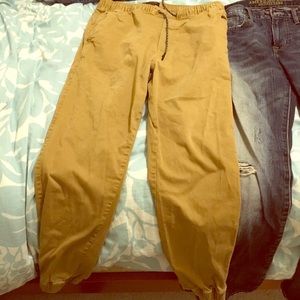 3 pairs of AE jeans All 32/32 and AE joggers M