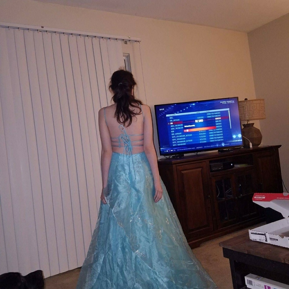 Prom dress - Picture 2 of 3