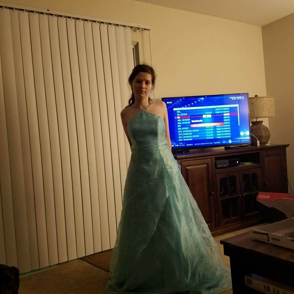Prom dress - Picture 3 of 3