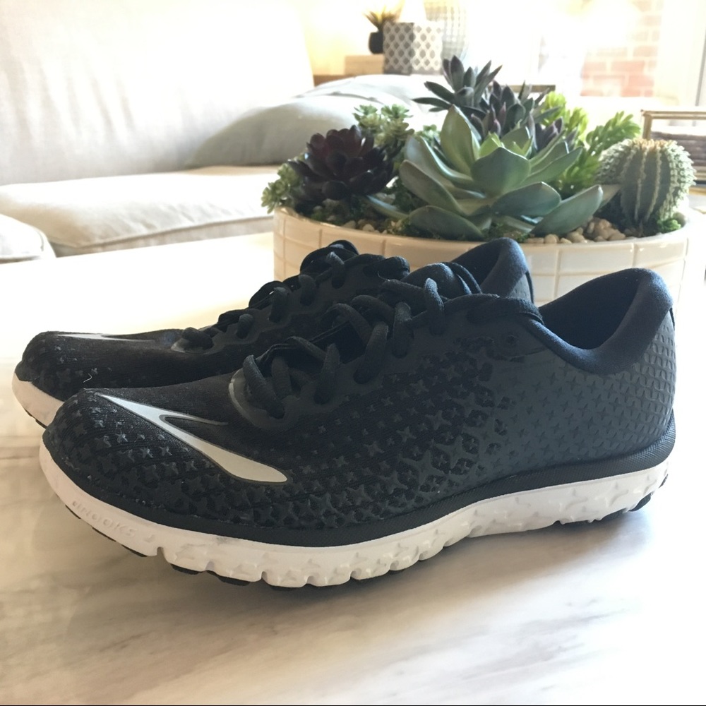 ⭐️SALE!!⭐️ Brooks PureFlow 5 (women's)