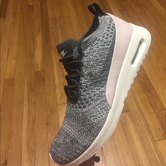 Nike Air Max Thea Ultra Flyknit women's sneakers - Picture 6 of 7