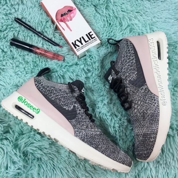 Nike Air Max Thea Ultra Flyknit women's sneakers - Picture 2 of 7