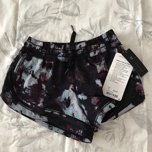 NWT size 4 Lululemon Make a Move Short