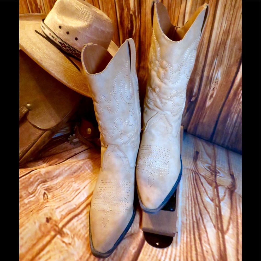 Tan Snip Toe Cowboy 🤠 Boots