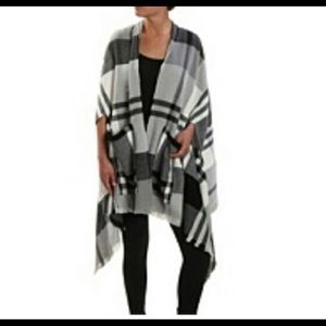 NWOT BLACK AND GRAY Cape Scarf