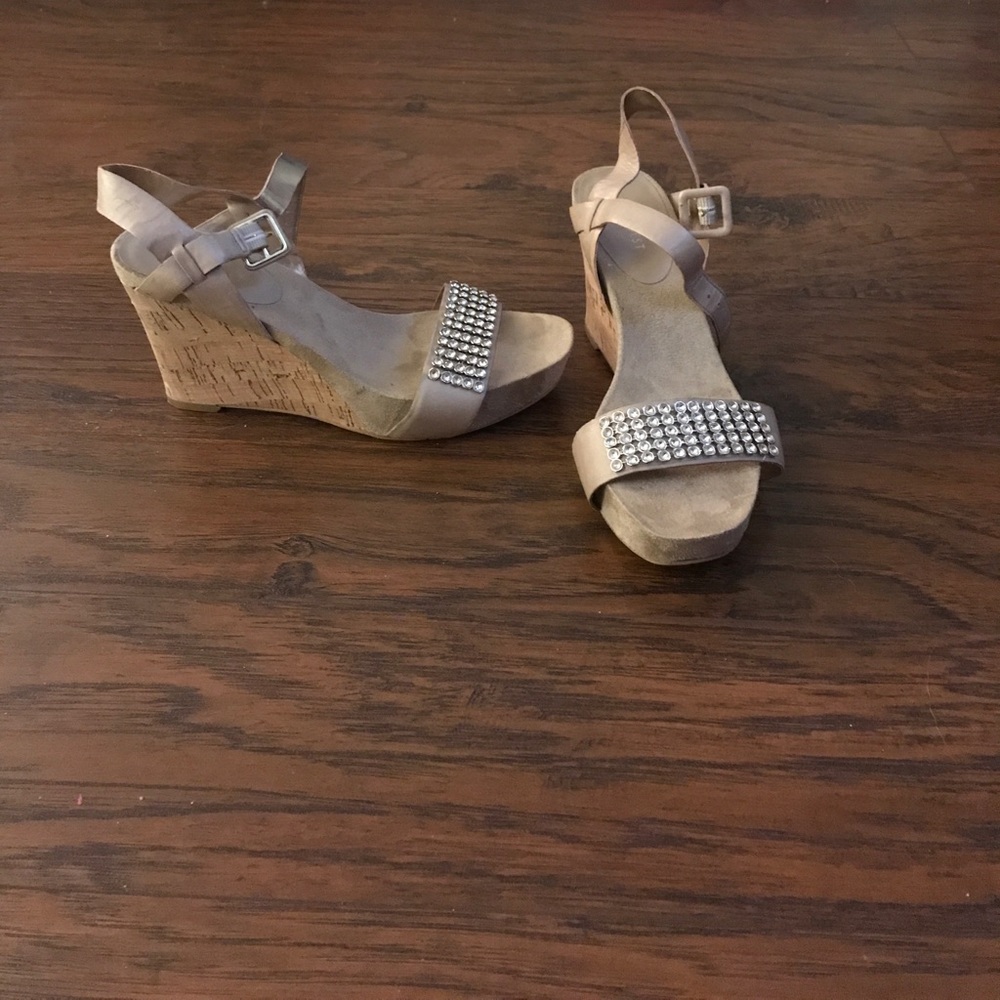 Nine West nude wedge