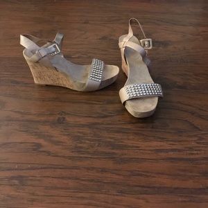 Nine West nude wedge