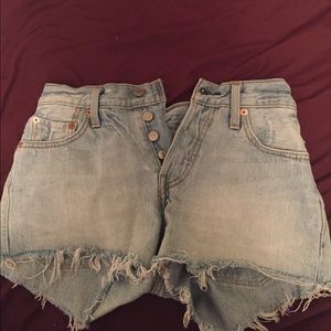 Levi high waisted shorts 501