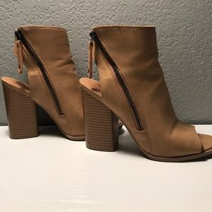 Dv Ppep Toe Heeled Booties