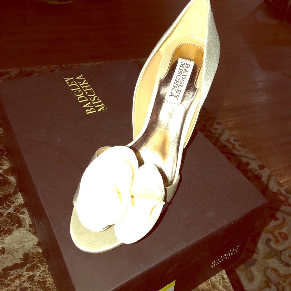 Badgley Mischka ivory Pumps
