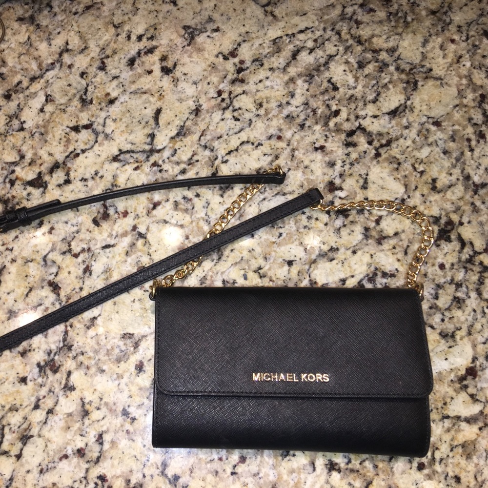 Micheal Kors Jet Set Leather Smartphone Crossbody