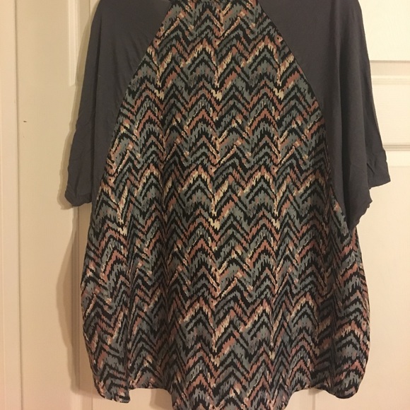 Mossimo chevron-like patterned blouse - Picture 5 of 5