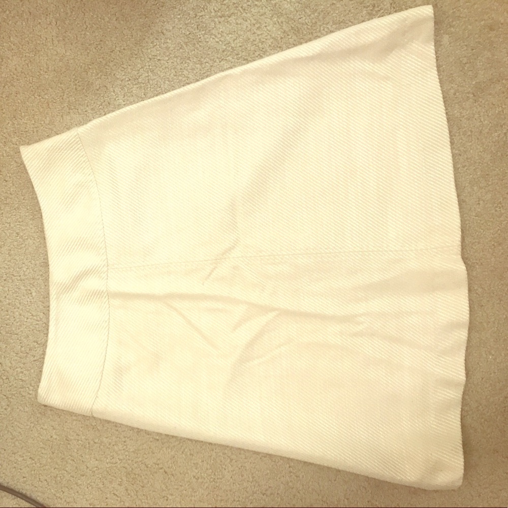 Winter creme and white knee length skirt