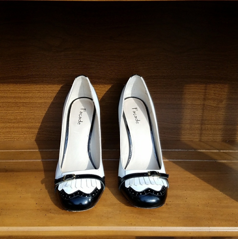 Facade B&W Heels