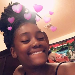 Meet your Posher, Leona