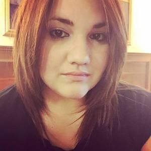 Meet your Posher, Larissa