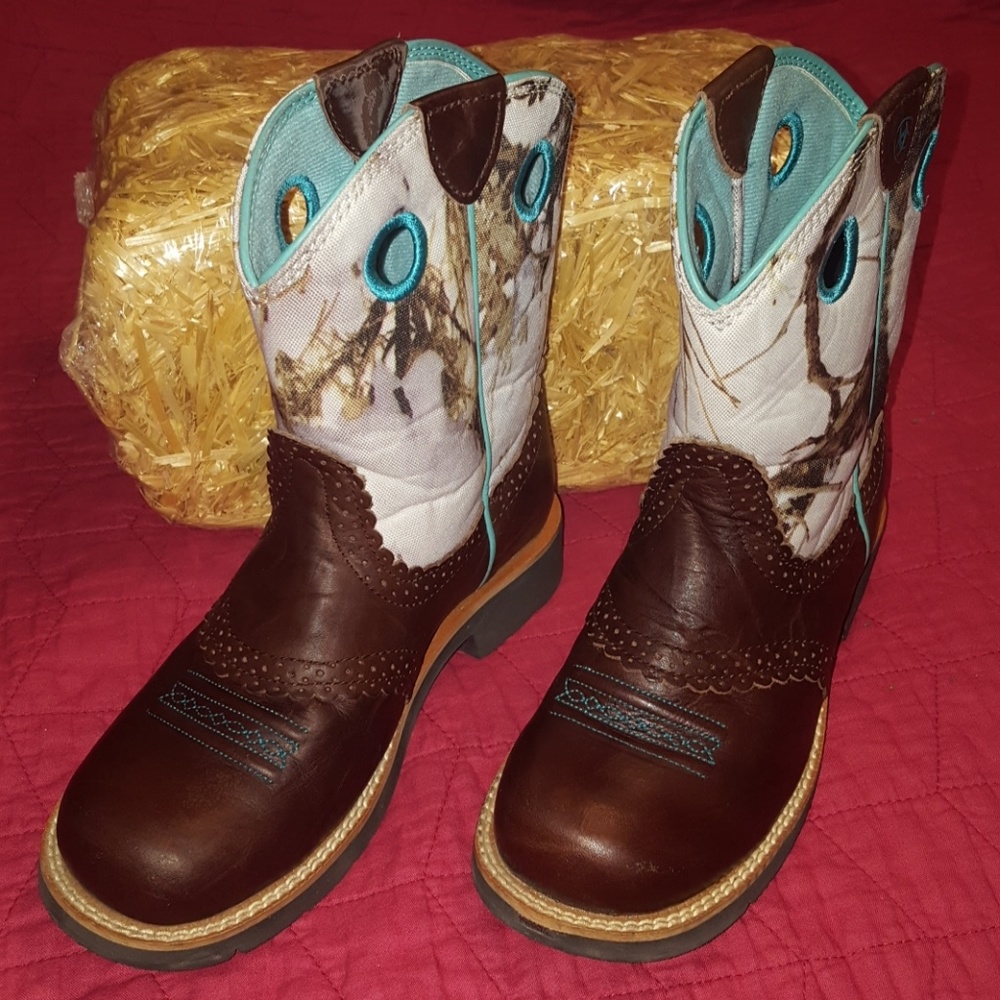 Youth Girls Ariat boots size 3 (Eoru 34)