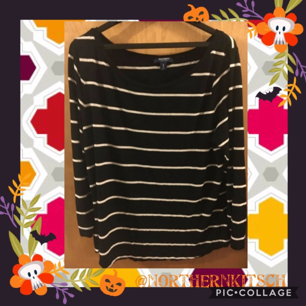 ⭐️Old navy black and white striped top guc