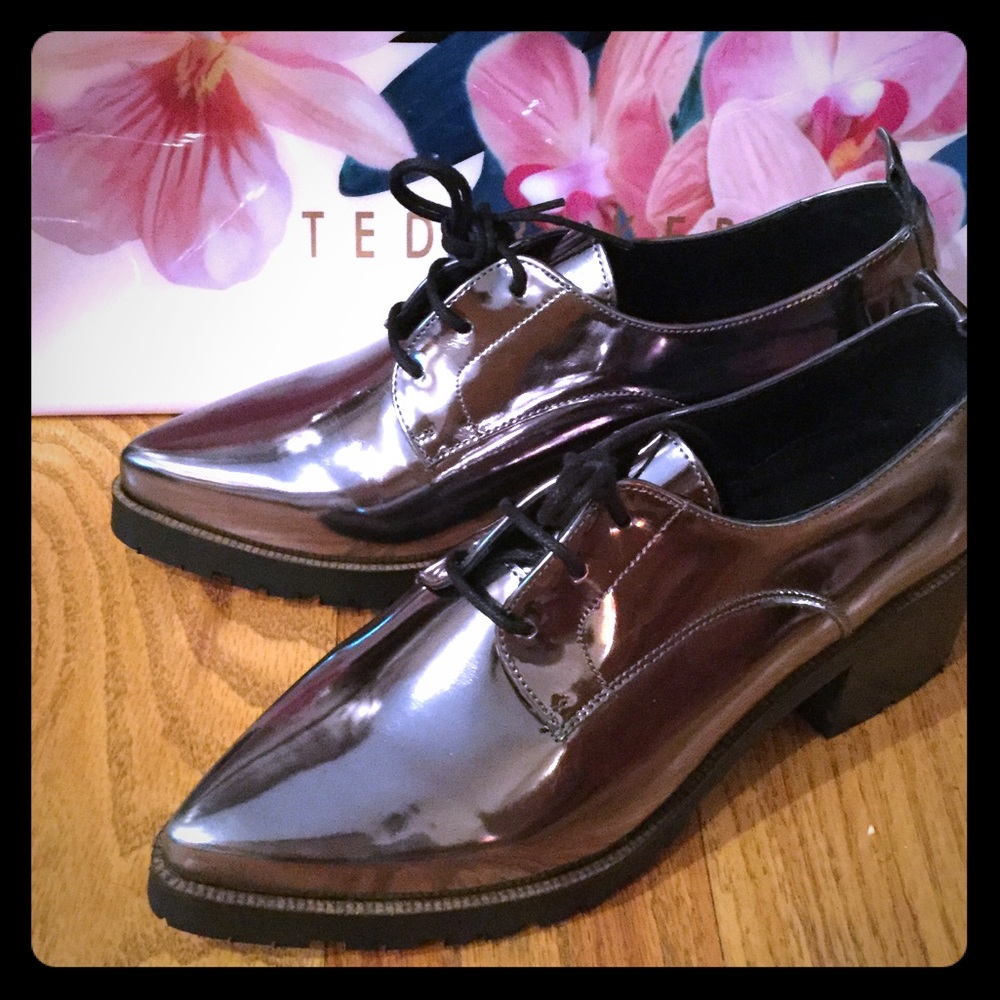 67 Oxford in Leather Pewter, Size 8 NWT