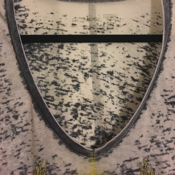 Distressed graphic tee - Picture 4 of 5