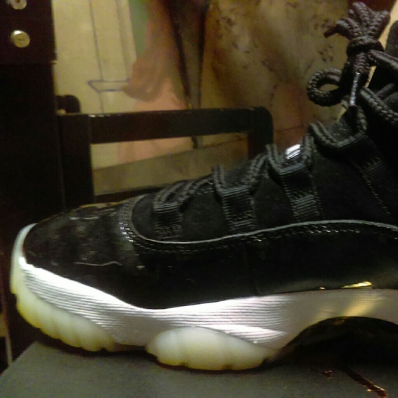 Jordan retro 11s - Picture 1 of 7
