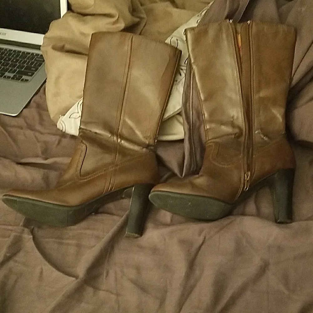 Shoes - Picture 2 of 4