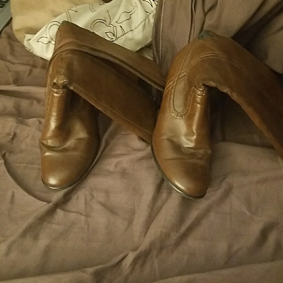 Shoes - Picture 3 of 4