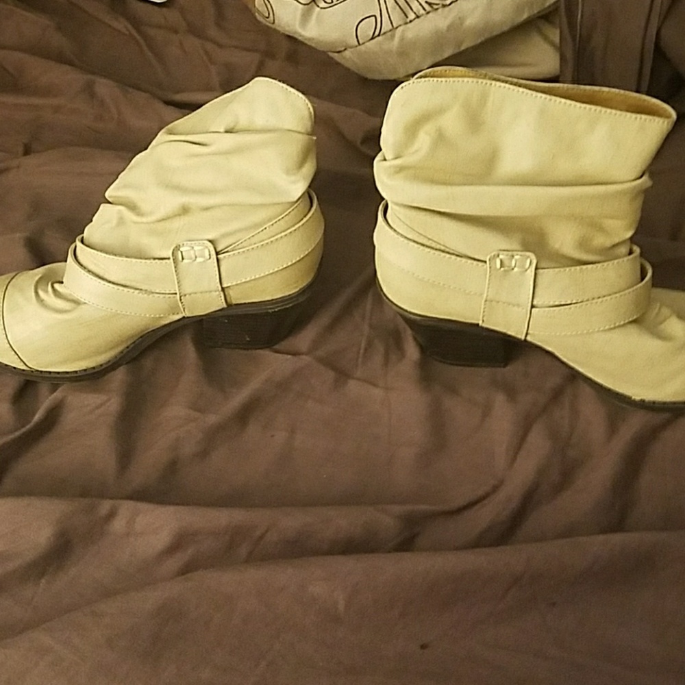 Shoes - Picture 4 of 4