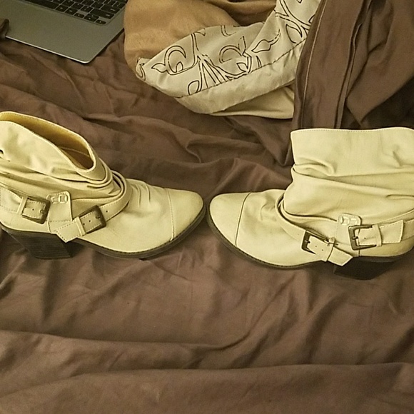 Shoes - Picture 2 of 4