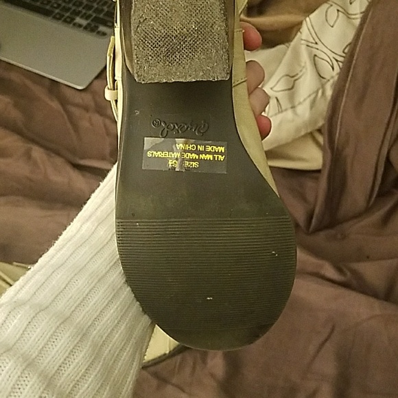 Shoes - Picture 3 of 4