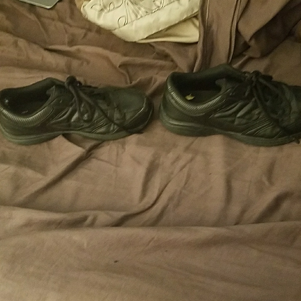 Shoes - Picture 3 of 4