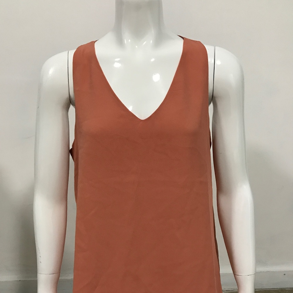 Forever 21 sleeveless blouse 👚 🌺🌸