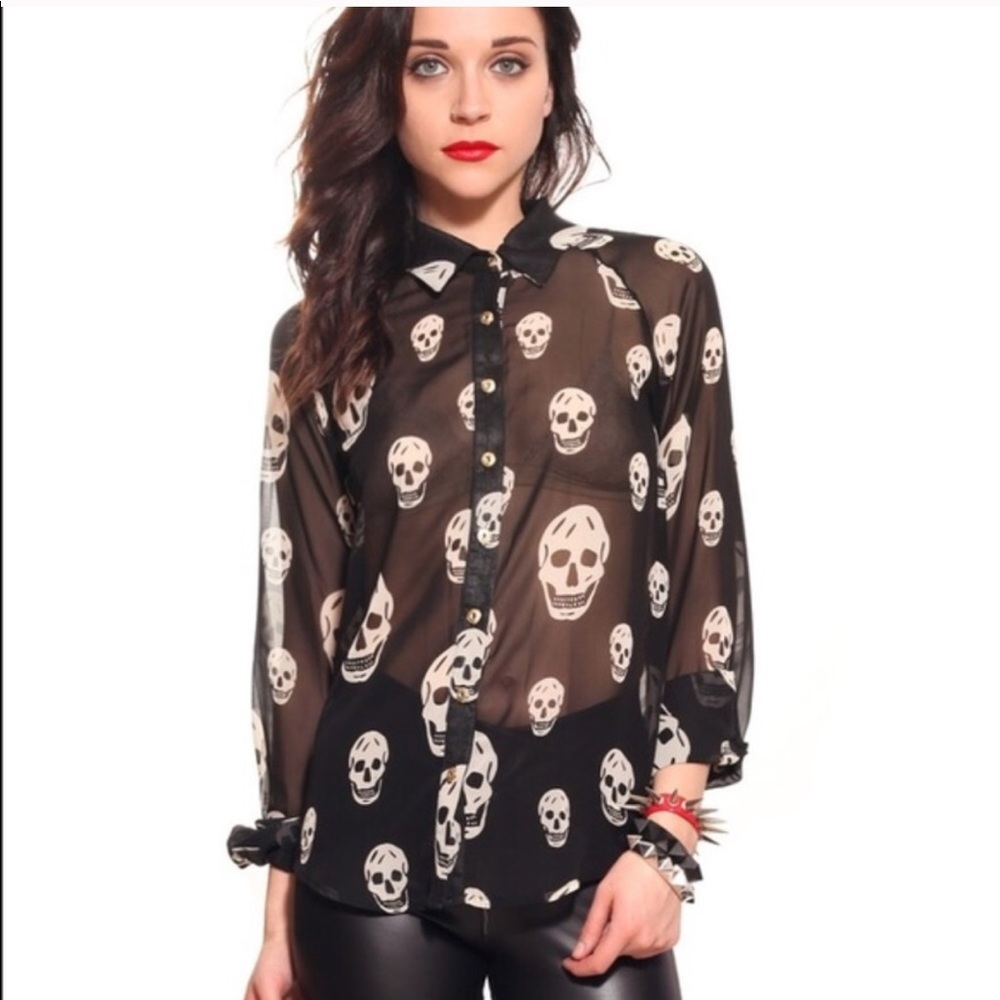 🎃 ❗️EUC Black and White Skull Sheer Top