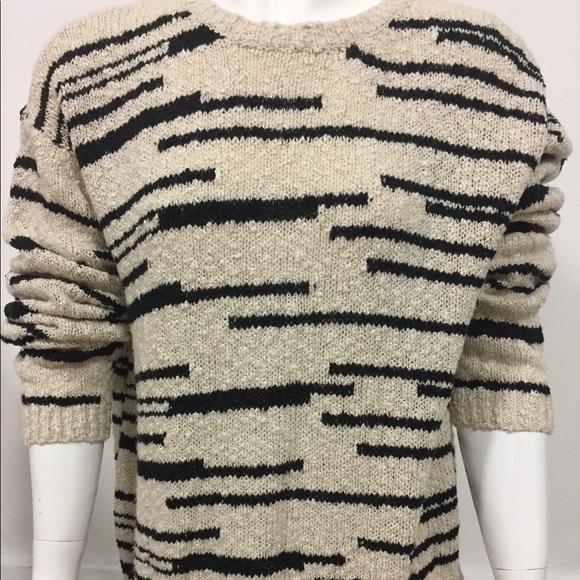 Forever 21 Sweaters - Forever 21 sweater size Large black cream ❄️