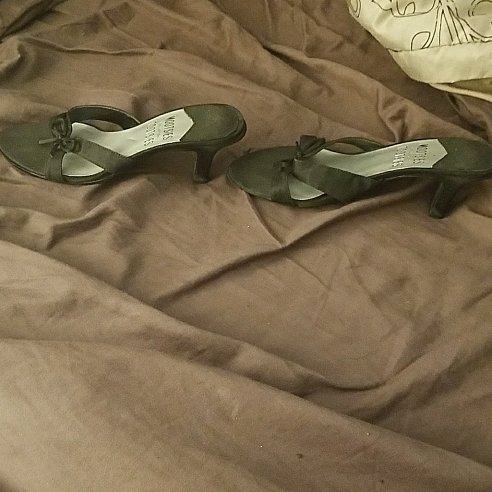 Shoes - Picture 2 of 3
