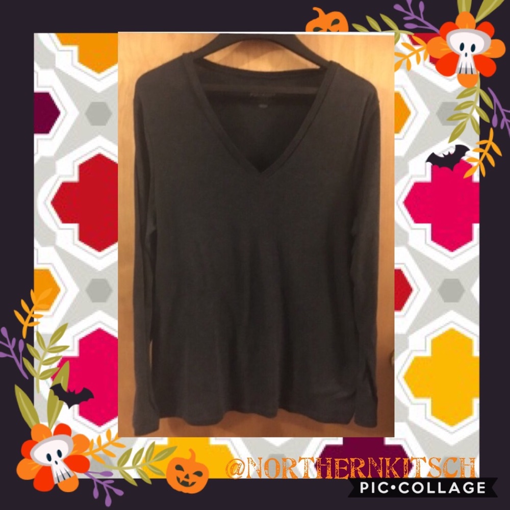 ⭐️Old Navy V Neck Long sleeve shirt GUC size XL