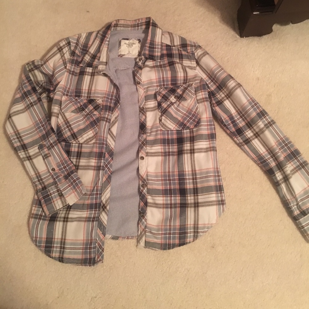 Long sleeve button down "flannel like"