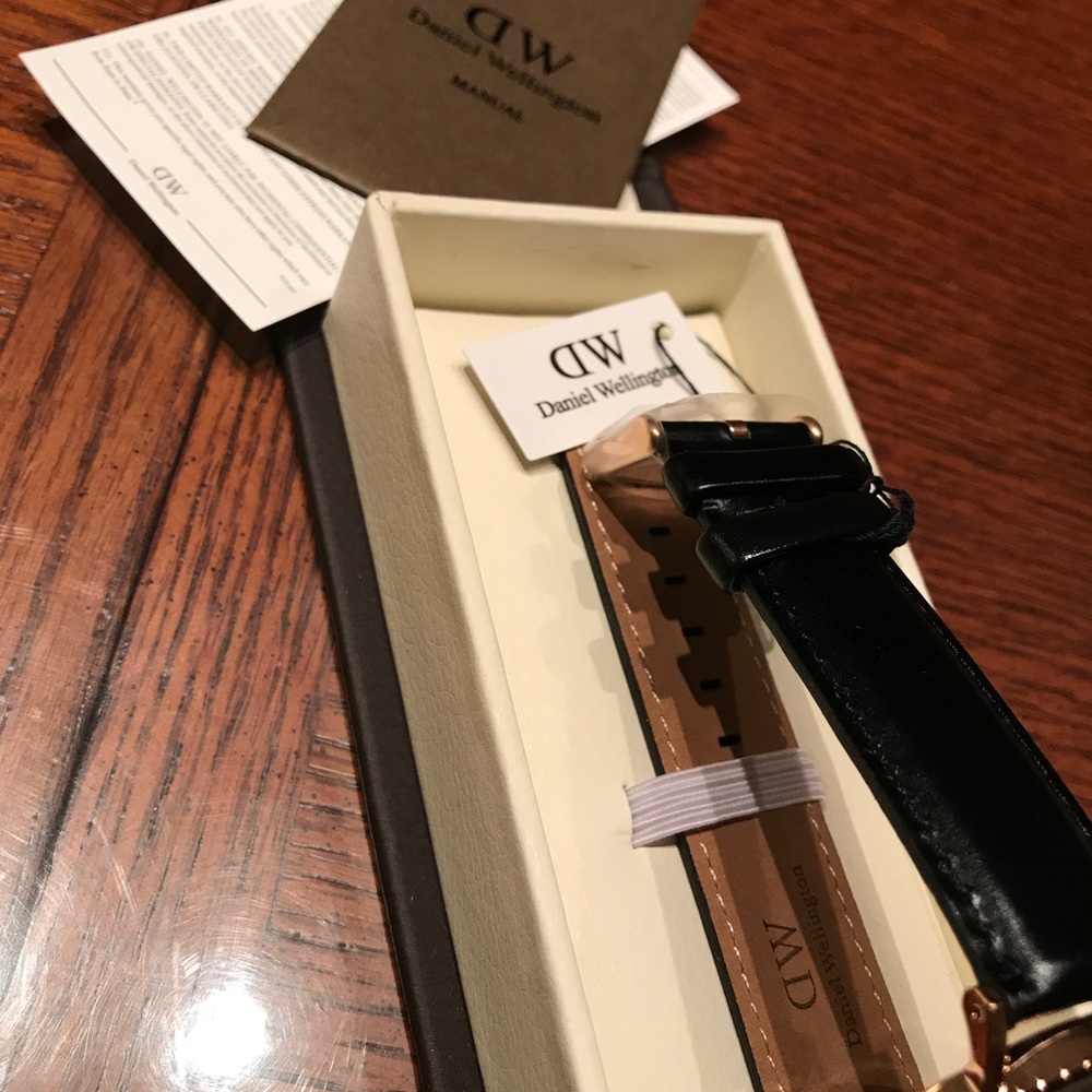 Danielle Wellington classic watch ⌚️ - Picture 6 of 7