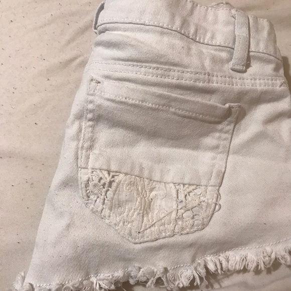 White shorts - Picture 2 of 4