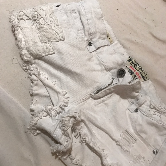 White shorts - Picture 3 of 4