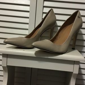 Calvin Klein pump Calvin Klein pump