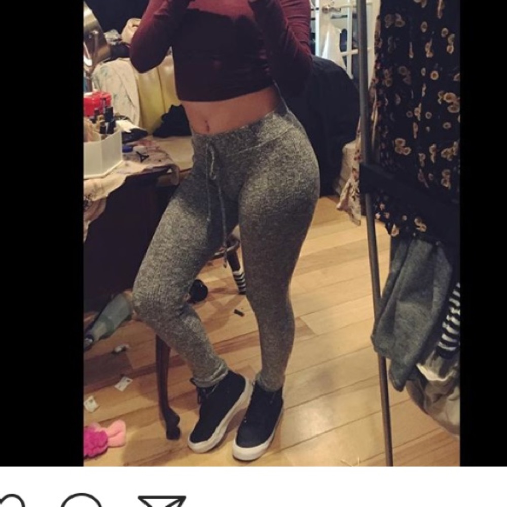 FASHION NOVA LEGGINGS
