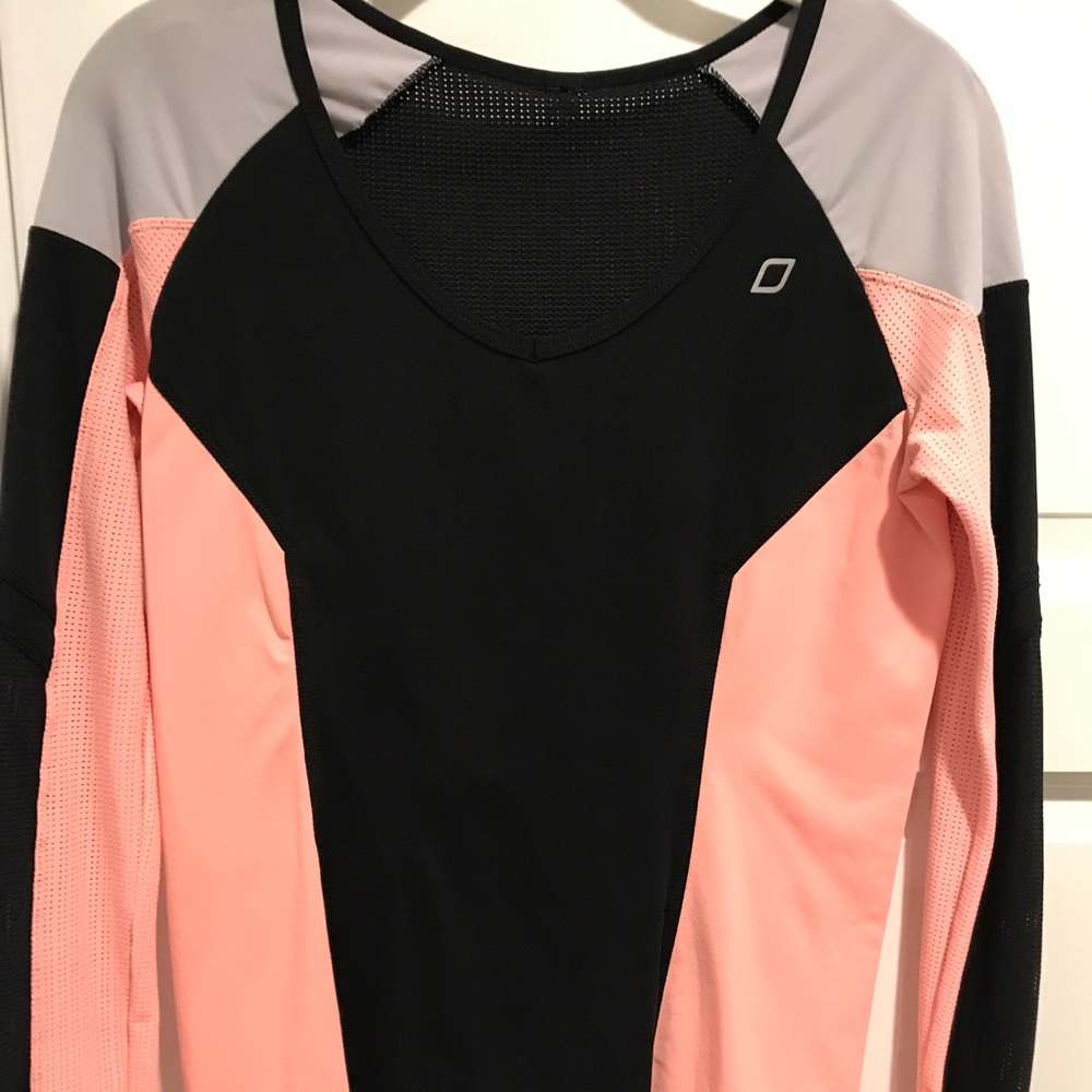 Lorna Jane pullover top