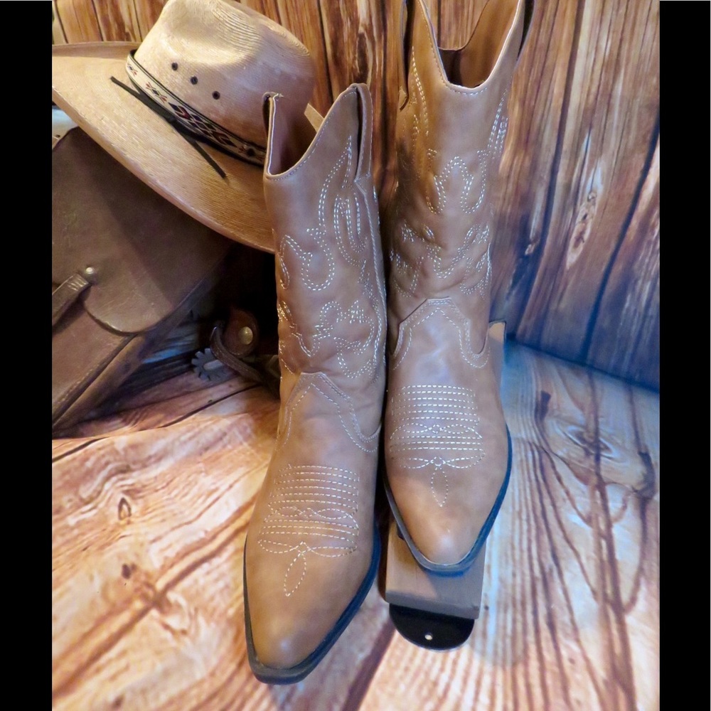 Brown Snip Toe Cowboy 🤠 Boots