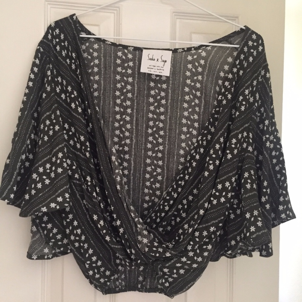 Sadie and Sage Kimono/Flute Sleeve Crop Top