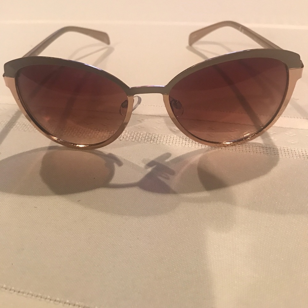 Women's design sunglasses. NEW
